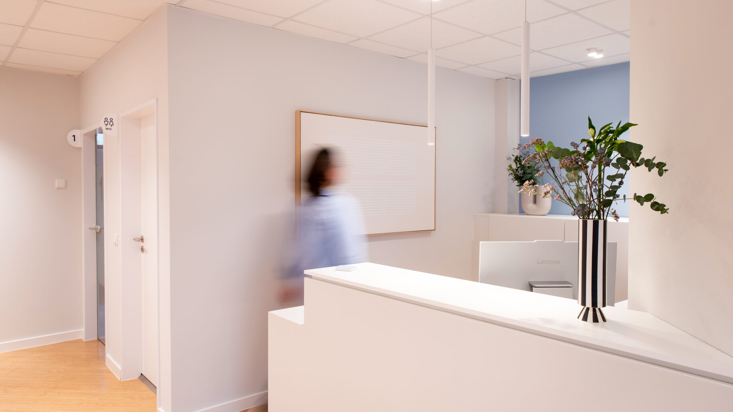 Corporate Design und Interior Design für eine moderne Zahnarztpraxis in Brühl